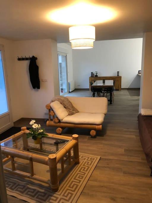 Logement De Plain-Pied Avec Jardin, Terrasse Gurgy Exterior foto